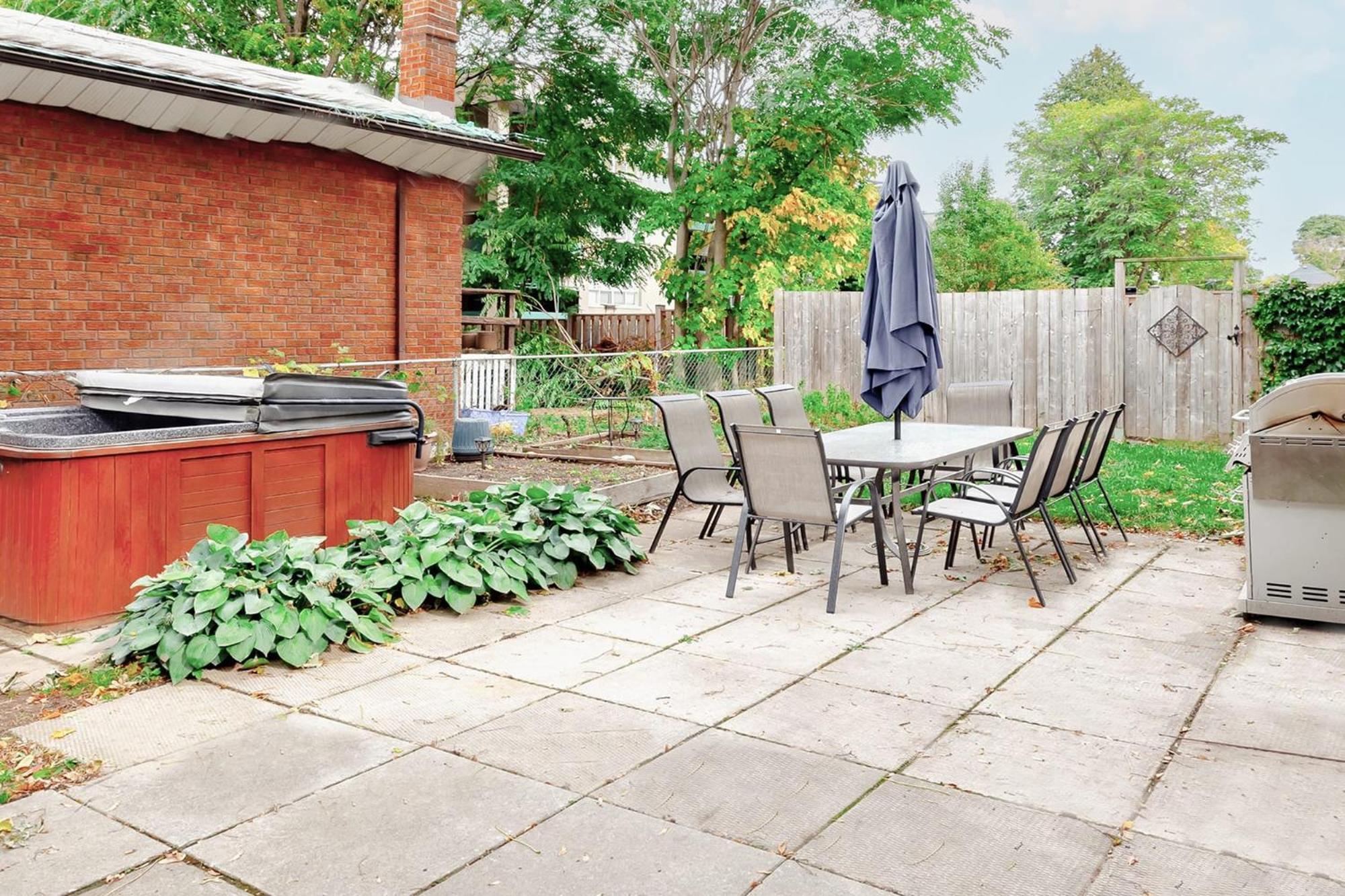 Charming Corktown Home With A Backyard Hamilton Exterior photo