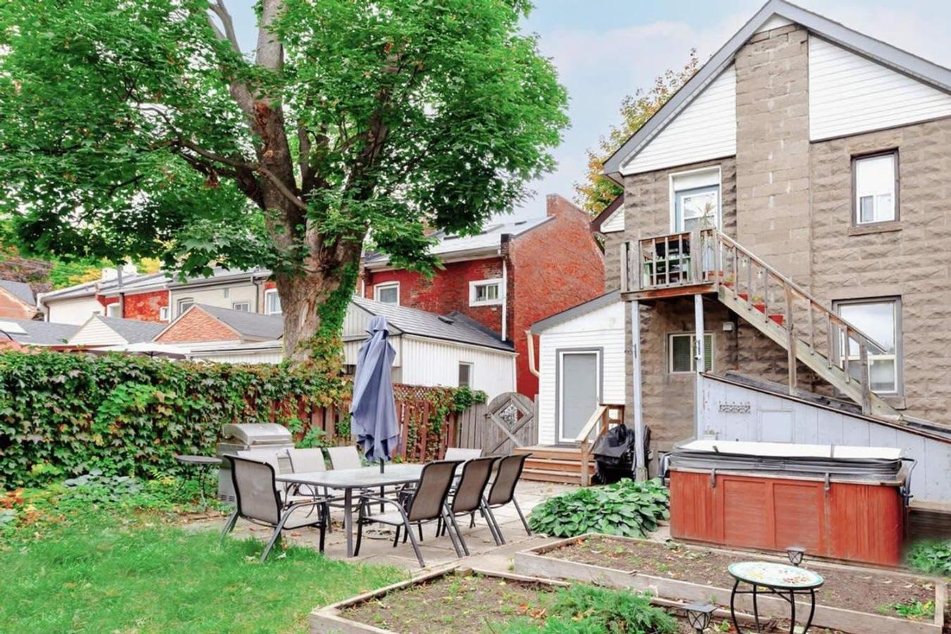 Charming Corktown Home With A Backyard Hamilton Exterior photo